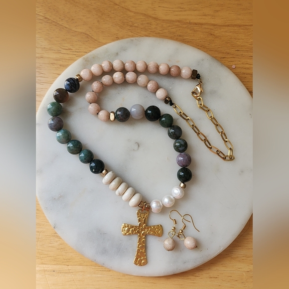 Elegant Multicolor Beaded Necklace and Earring Set - Picture 9 of 10